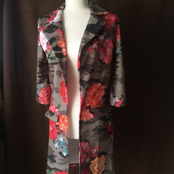 Gorgeous floral jacket. - Picture 8 of 8